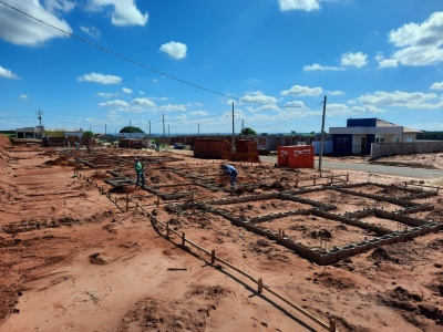 CONSTRUÇÃO DE CASAS POPULARES A TODO VAPOR.