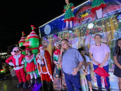 CHEGADA DO BOM VELHINHO EM LOANDA, QUE VEM ABRIR A PROGRAMAÇÃO DAS FESTIVIDADES DE FINAL DE ANO EM NOSSO MUNICÍPIO.